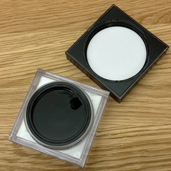 Huda Beauty Easy Bake Blurring Loose Setting Powder in Sugar Cookie - Picture 2 of 4